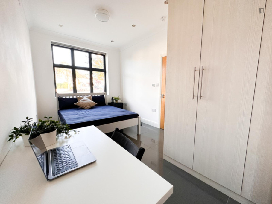 Spacious single ensuite bedroom near Gladstone Park - London - chambre - ImmoJeune