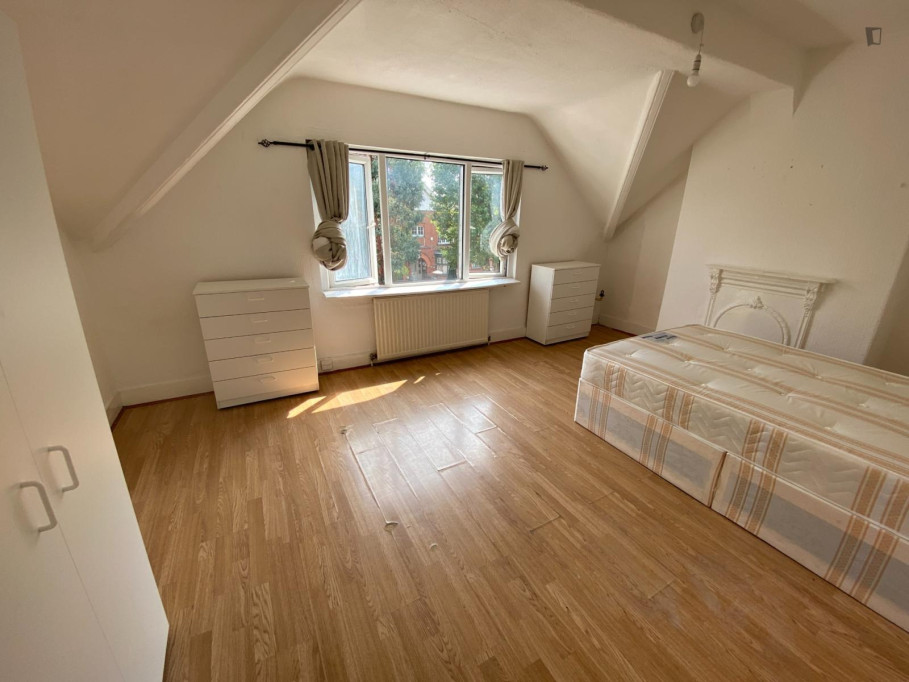 Very welcoming double bedroom in Wembley - London - chambre - ImmoJeune