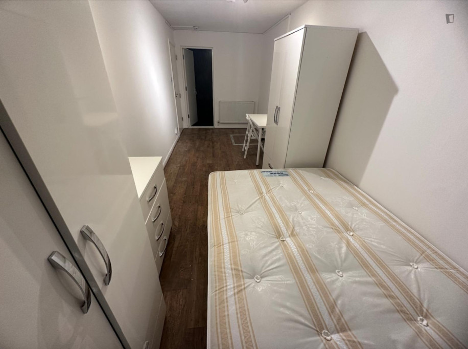 Nice ensuite double bedroom in Harrow - London - chambre - ImmoJeune