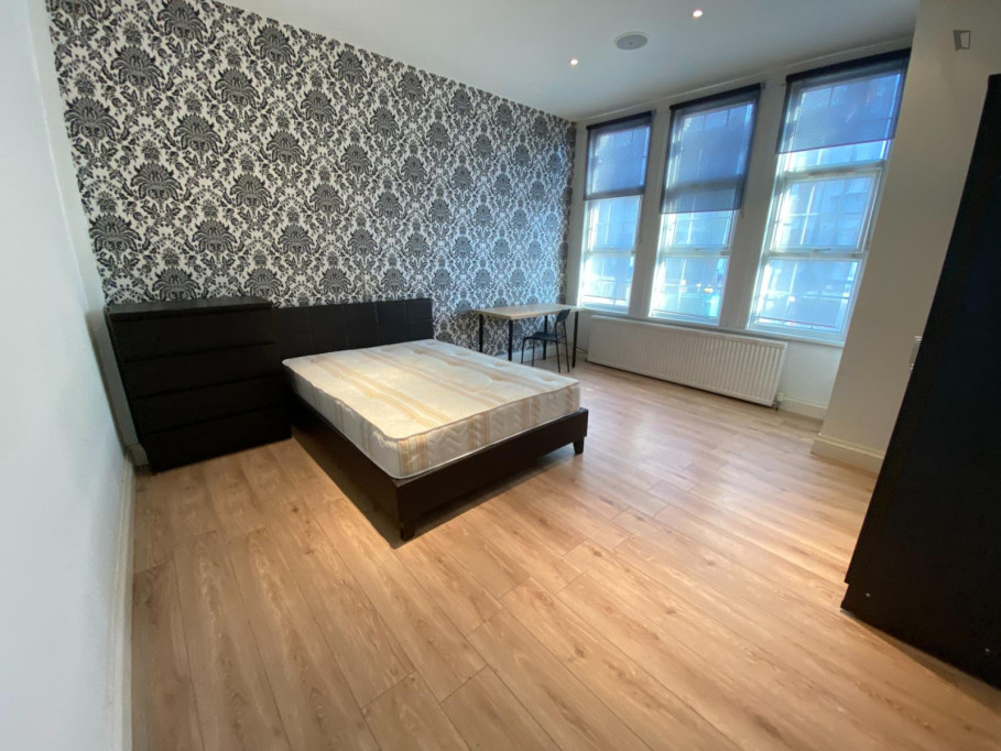 Spacious double bedroom in Wembley - London - chambre - ImmoJeune