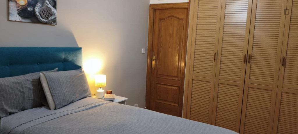 Bright double bedroom close to Vista Alegre metro station - Madrid - chambre - ImmoJeune