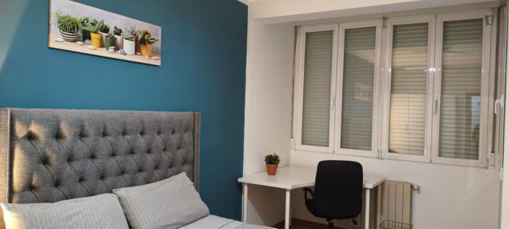 Welcoming double bedroom close to Vista Alegre metro station - Madrid - chambre - ImmoJeune