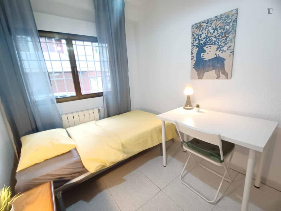 Welcoming single bedroom near Villa de Vallecas metro - Madrid - chambre - ImmoJeune