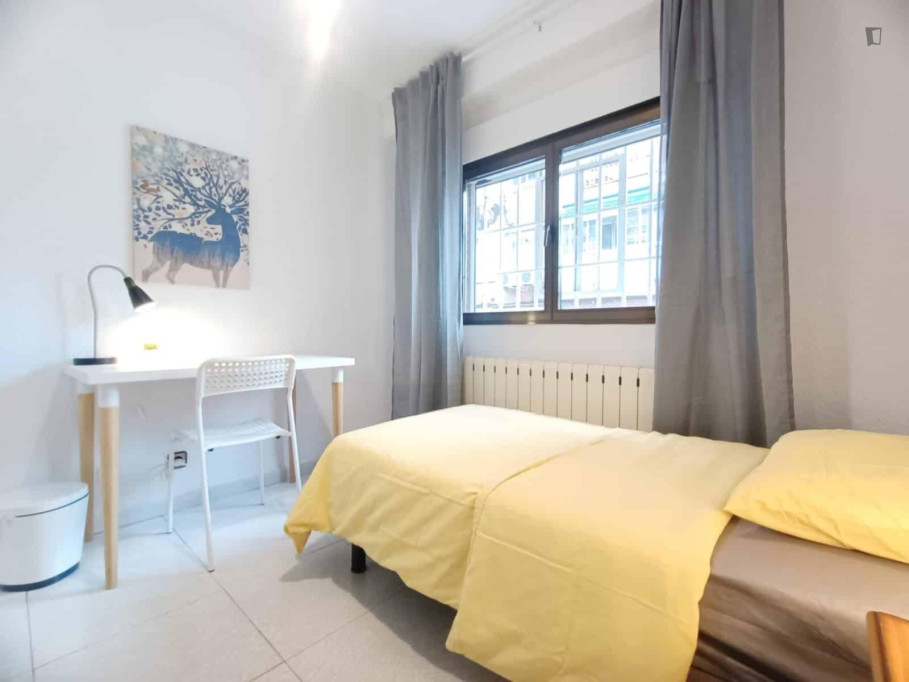 Nice single bedroom near Villa de Vallecas metro - Madrid - chambre - ImmoJeune