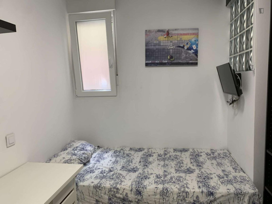 Pleasant single bedroom near Parque del Oeste - Madrid - chambre - ImmoJeune
