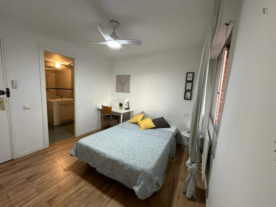Nice ensuite double bedroom in Puerta de Vallecas - Madrid - chambre - ImmoJeune