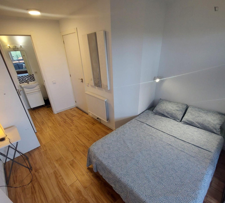 Lovely ensuite double bedroom in Puerta de Vallecas - Madrid - chambre - ImmoJeune