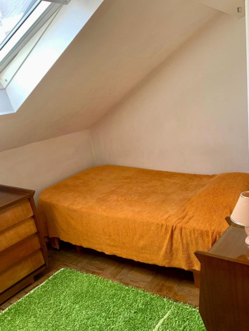 Fascinating Single Bedroom close to University of Coimbra - Coimbra - chambre - ImmoJeune