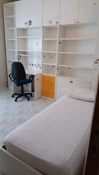 Cozy Single Bedroom in Siena - Siena - chambre - ImmoJeune