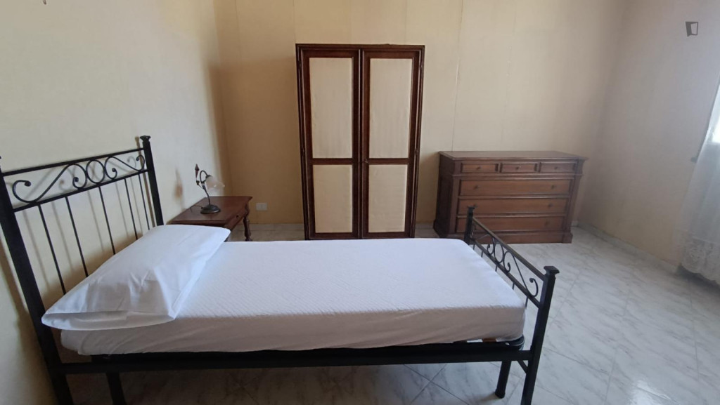 Single Bedroom in Shared Apartment in Siena - Siena - chambre - ImmoJeune