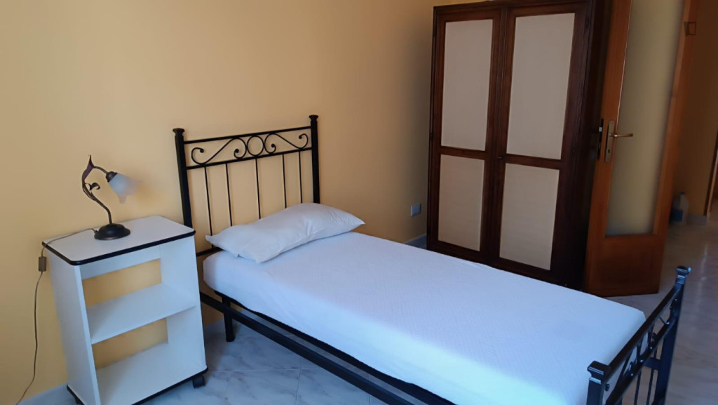 Lovely Single Bedroom in Siena - Siena - chambre - ImmoJeune