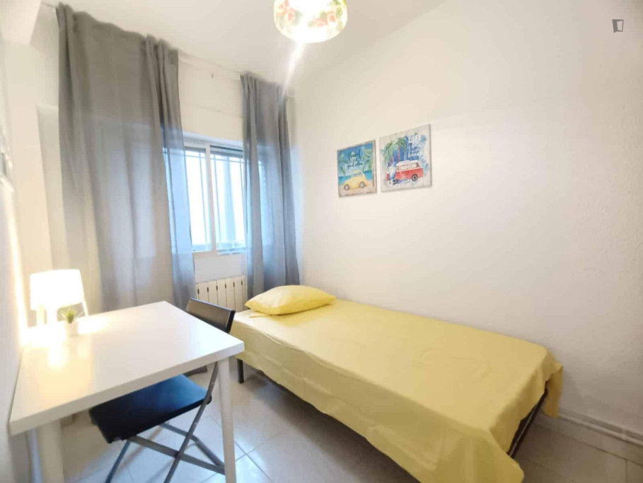 Alluring single bedroom near Villa de Vallecas metro - Madrid - chambre - ImmoJeune