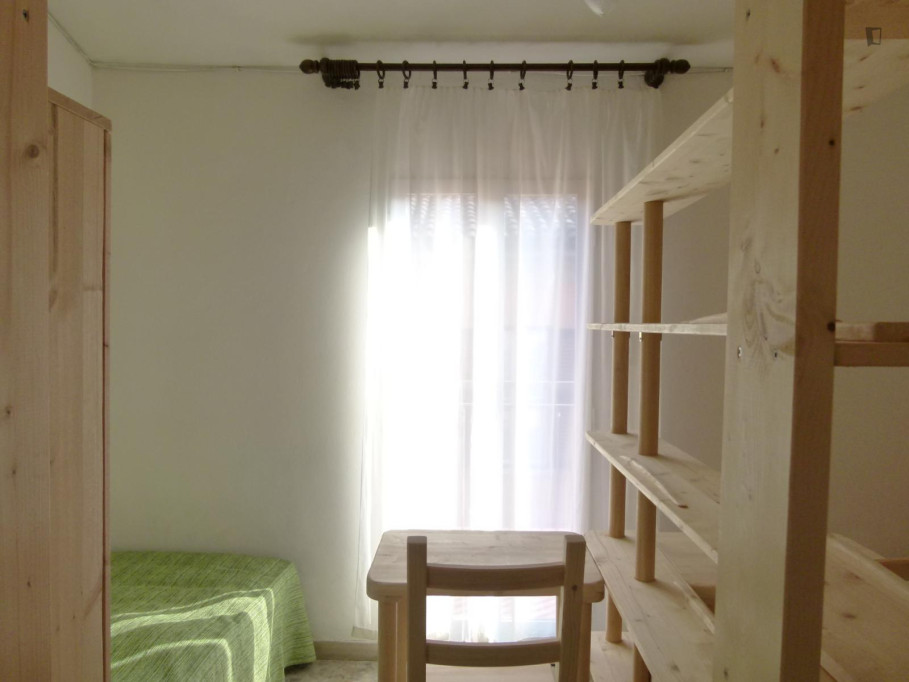 Singe Bed in Shared Bedroom in Bologna - Bologne - chambre - ImmoJeune