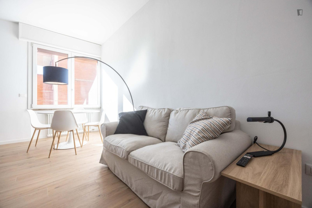 Sunny 2-bedroom apartment near the Bologna Centrale train station  - Bologne - chambre - ImmoJeune