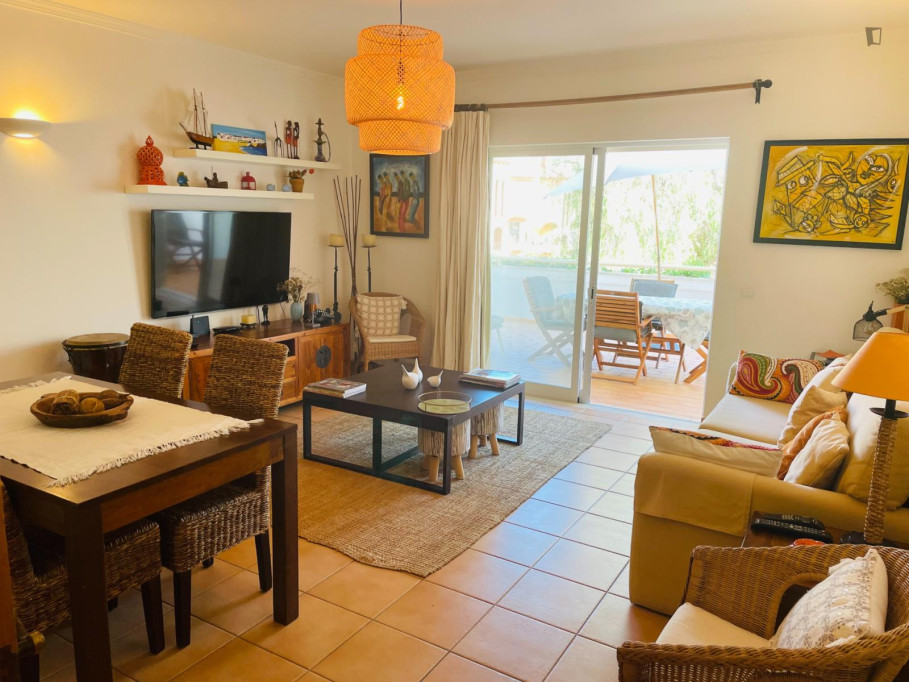 Welcoming 1 Bedroom Apartment with a Terrace close to Luz Beach - Lagos - chambre - ImmoJeune