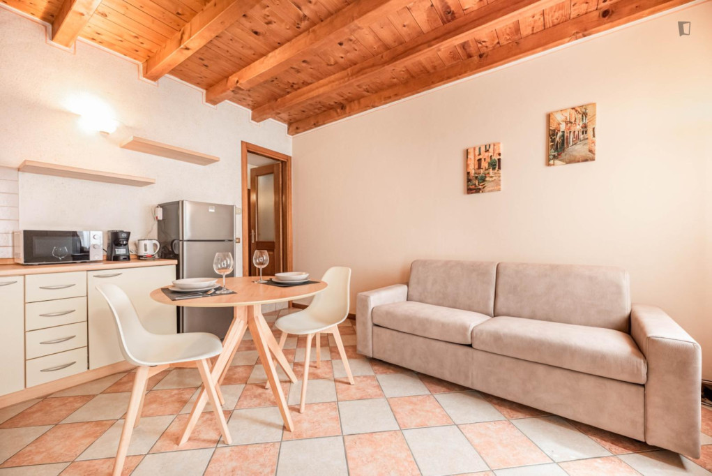 Stupendous 1-bedroom apartment in Veronetta - Verona - chambre - ImmoJeune
