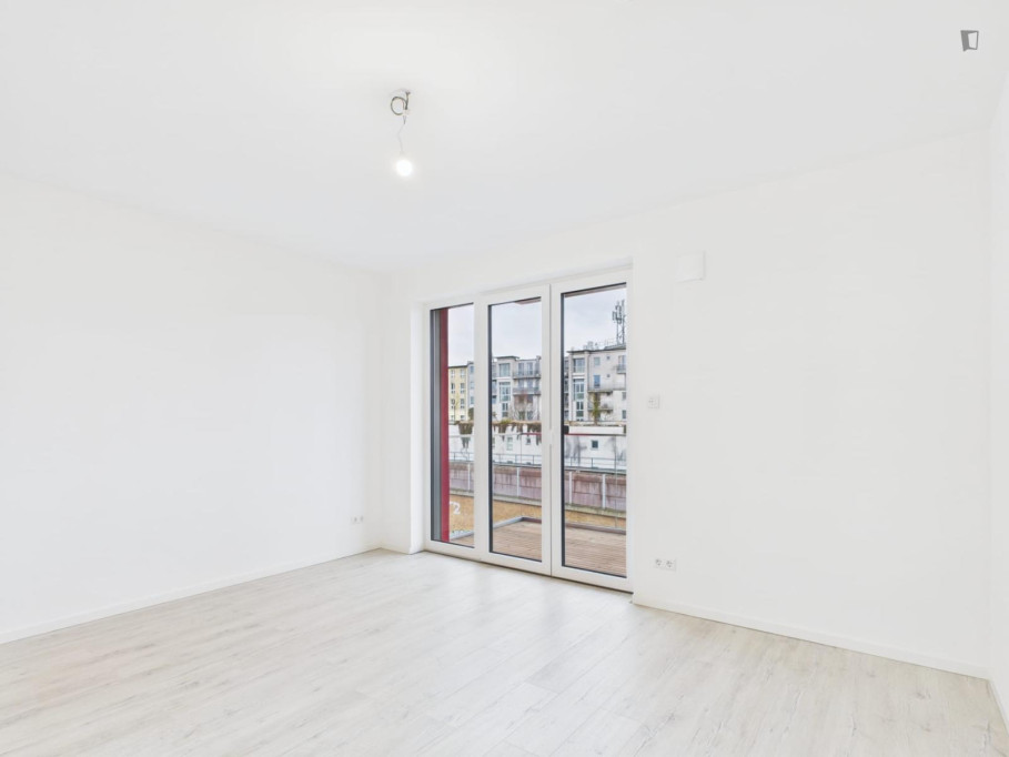 Unfurnished Sunlit Studio with Private Balcony in Lichtenberg - Berlin - chambre - ImmoJeune