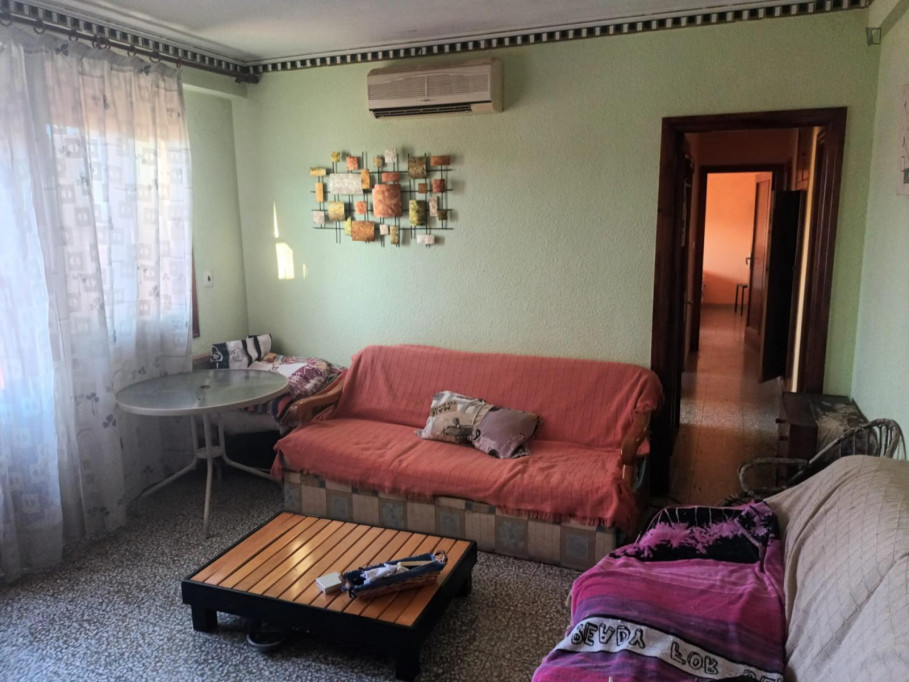 Cozy 3-bedroom apartment with spacious outdoor area in Albalat de la Ribera - Valence - chambre - ImmoJeune