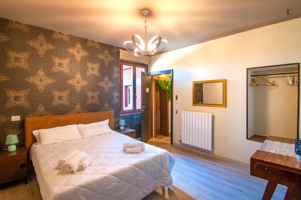 Appealing double bedroom in the Borgo Roma neighbourhood - Verona - chambre - ImmoJeune