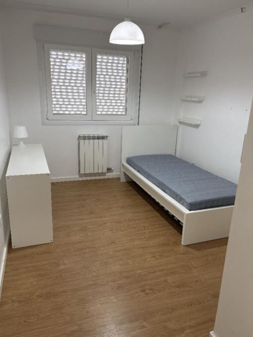 Exciting Single Bedroom close to Alhos Vedros Train Station - Setubal - chambre - ImmoJeune