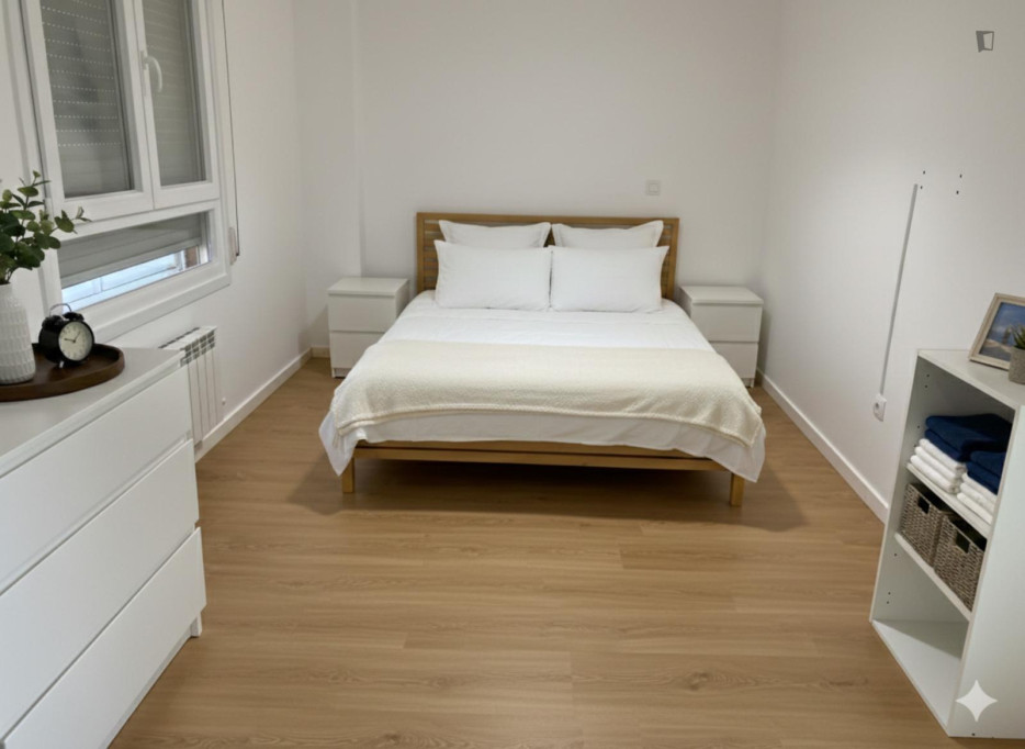 Exclusive Double Bedroom close to Alhos Vedros Train Station - Setubal - chambre - ImmoJeune