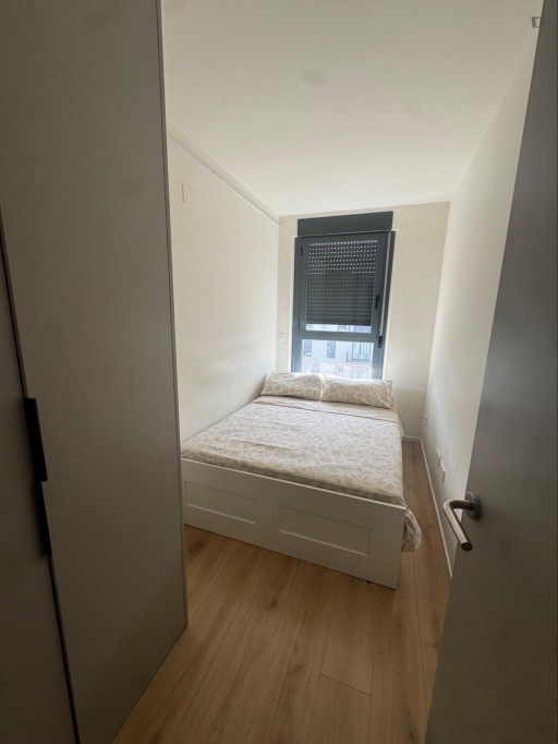 Cozy double bedroom in modern apartment in Torrejón de Ardoz - Madrid - chambre - ImmoJeune
