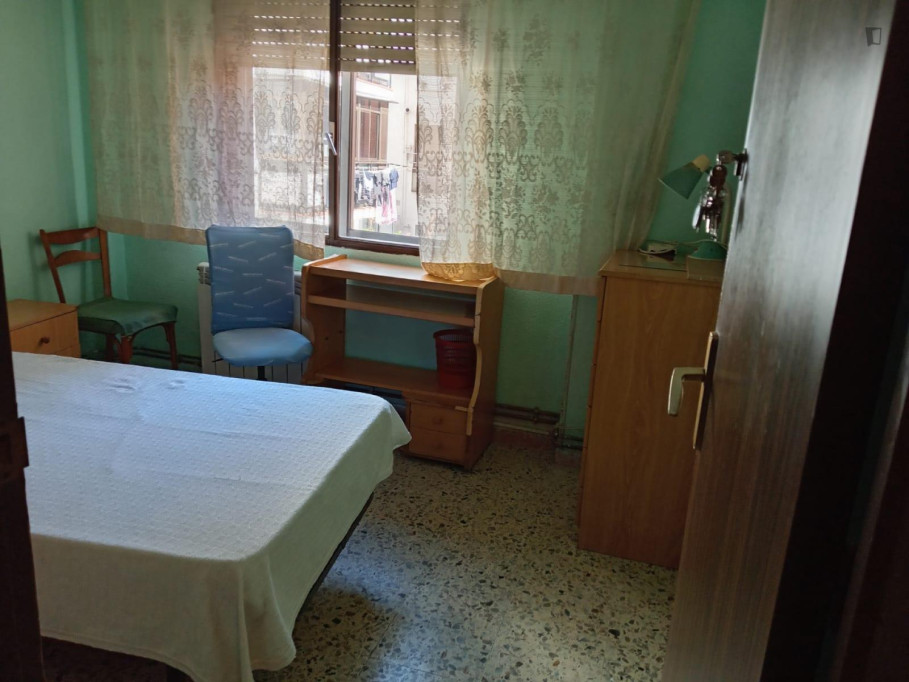 Single bedroom near Carpetana metro station - Madrid - chambre - ImmoJeune