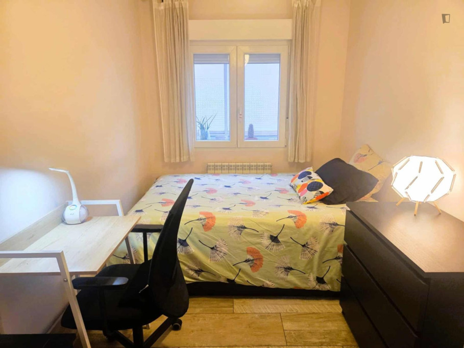 Neat single bedroom in Almendrales - Madrid - chambre - ImmoJeune