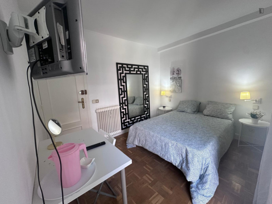 Neat double bedroom near Santa Eugenia train station - Madrid - chambre - ImmoJeune