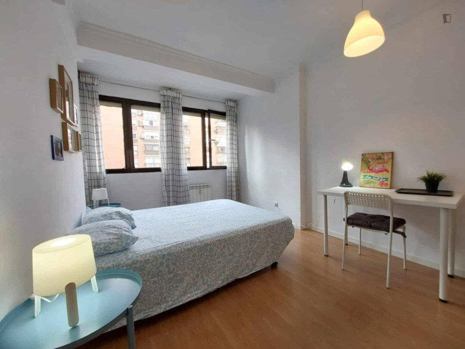 Comfy double bedroom near Santa Eugenia train station - Madrid - chambre - ImmoJeune