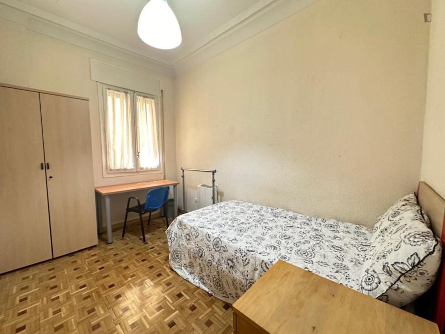 Neat single bedroom in Pacífico - Madrid - chambre - ImmoJeune