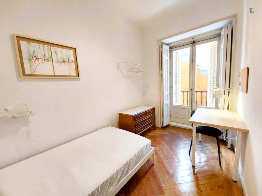 Shiny single bedroom in Palacio - Madrid - chambre - ImmoJeune