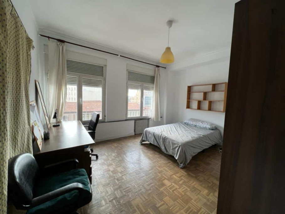 Large single bedroom in Cuatro Caminos - Madrid - chambre - ImmoJeune