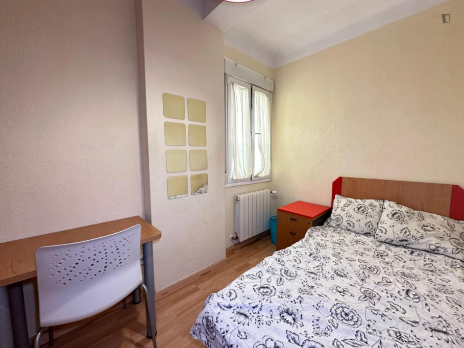 Very nice single bedroom in the Atocha district - Madrid - chambre - ImmoJeune