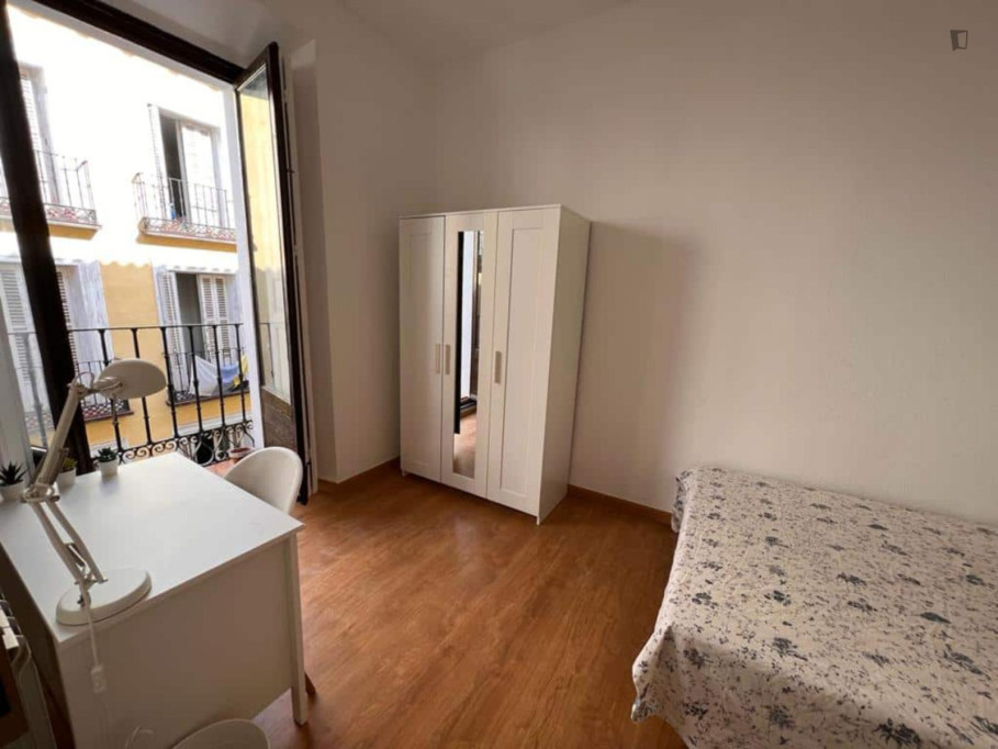 Nice double bedroom near Tribunal metro station - Madrid - chambre - ImmoJeune