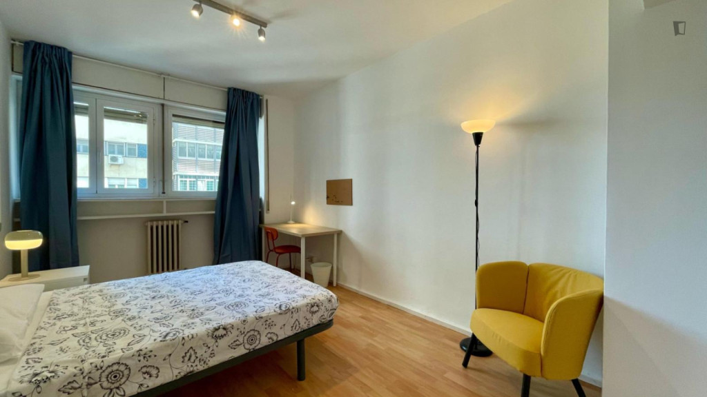Snug single bedroom near the Nuevos Ministerios transport station - Madrid - chambre - ImmoJeune