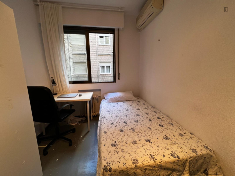 Neat ensuite single bedroom in Gaztambide - Madrid - chambre - ImmoJeune