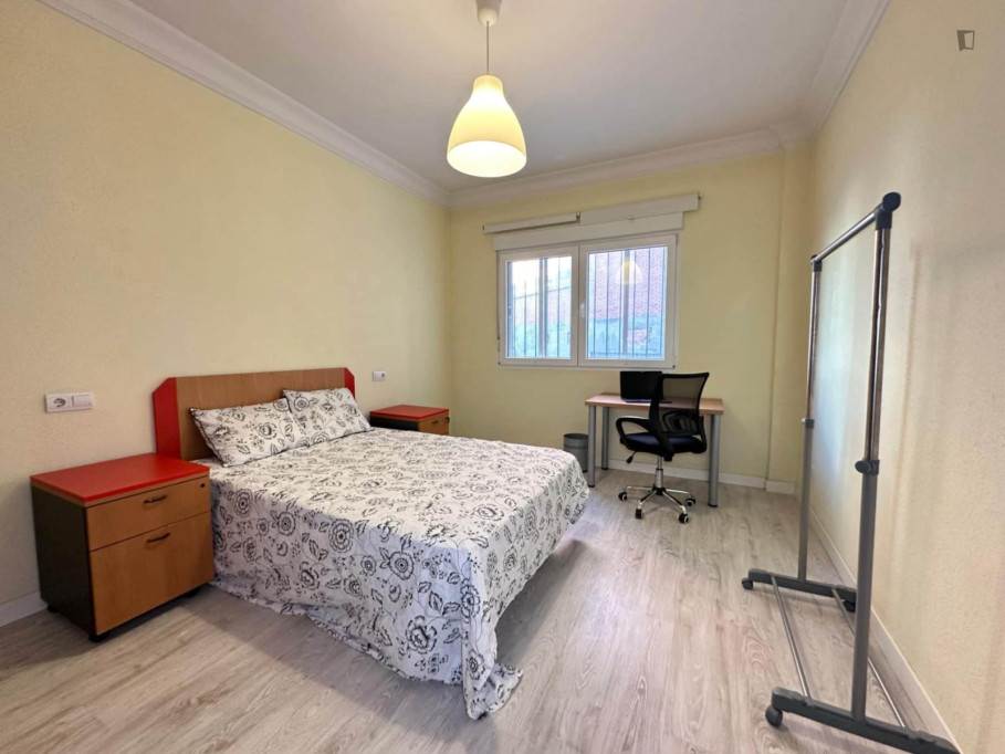 Interesting single bedroom in Palos de la Frontera - Madrid - chambre - ImmoJeune