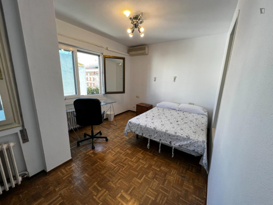 Nice double bedroom in Gaztambide - Madrid - chambre - ImmoJeune