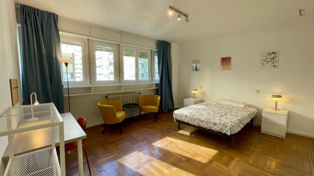 Grand single bedroom in Cuatro Caminos - Madrid - chambre - ImmoJeune