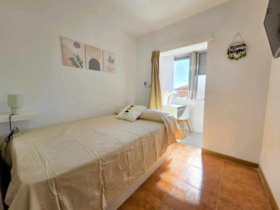 Warm single bedroom in Palomeras Sureste - Madrid - chambre - ImmoJeune