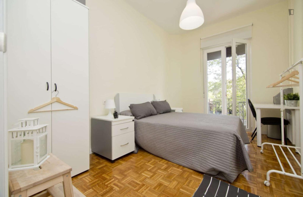 Charismatic double bedroom near Parque Casino de la Reina - Madrid - chambre - ImmoJeune