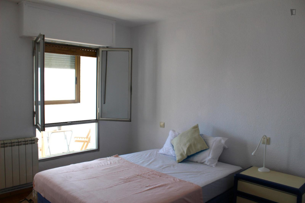 Pleasant single bedroom in Moscardo - Madrid - chambre - ImmoJeune