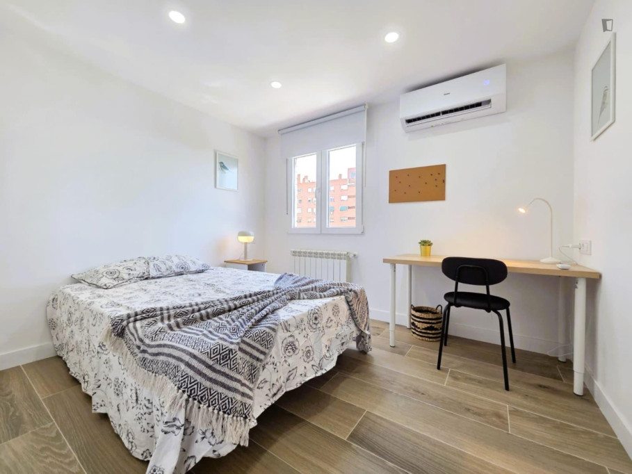 Charming double bedroom in Palomeras Sureste - Madrid - chambre - ImmoJeune