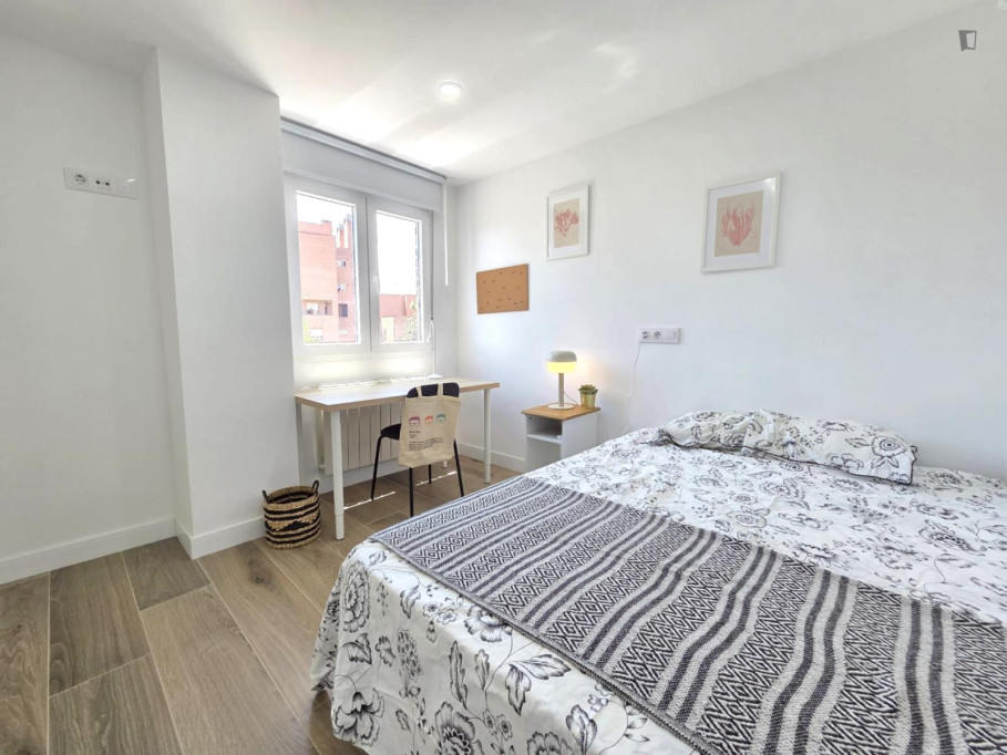 Very nice double bedroom in Palomeras Sureste - Madrid - chambre - ImmoJeune