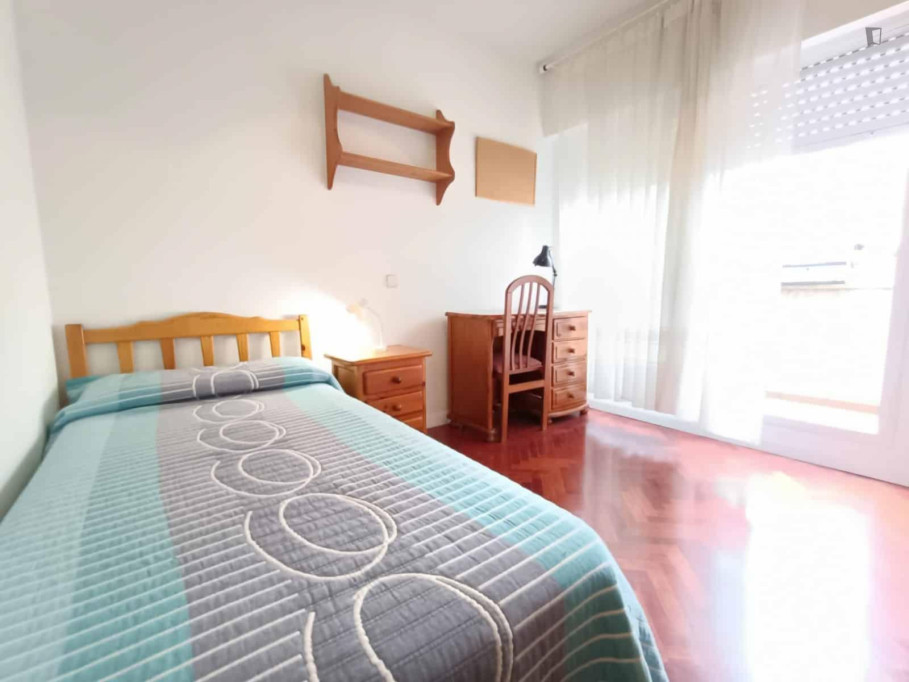 Neat and cosy single bedroom near the Margaritas train statio  - Madrid - chambre - ImmoJeune