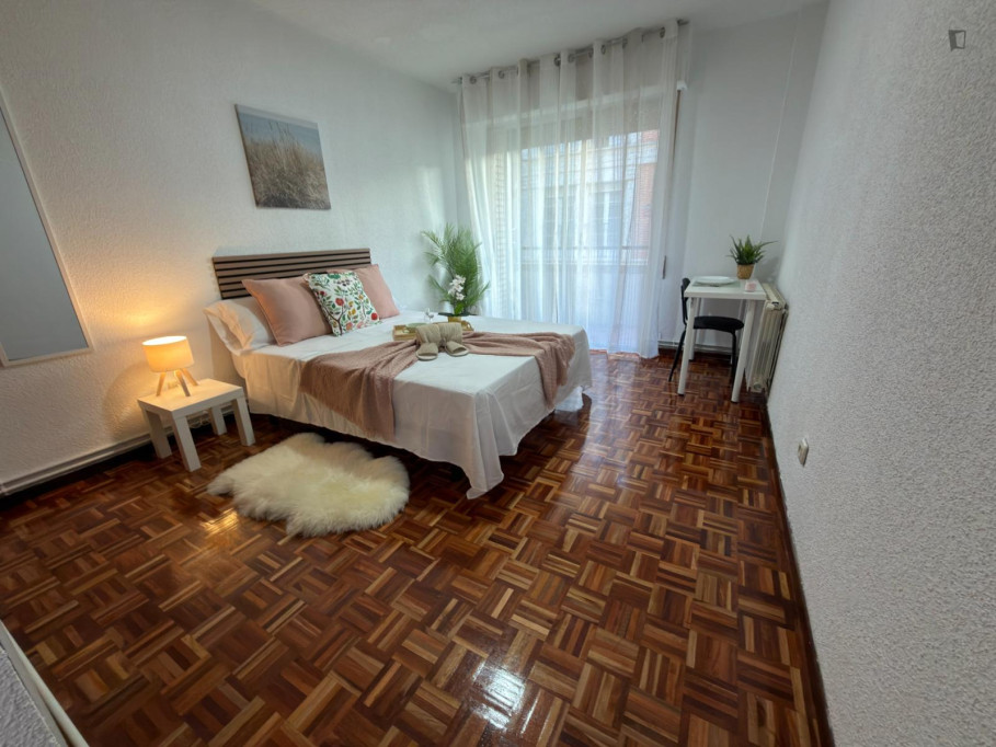 Welcoming double bedroom near the Getafe campus of Universidad Carlos III - Madrid - chambre - ImmoJeune