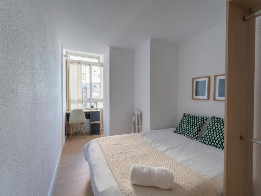 Luminous double bedroom in Cuatro Caminos - Madrid - chambre - ImmoJeune