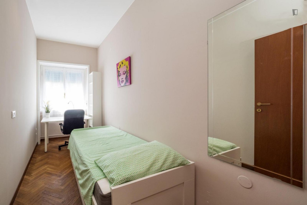 Neat single bedroom close to S. Agostino metro station - Milan - chambre - ImmoJeune