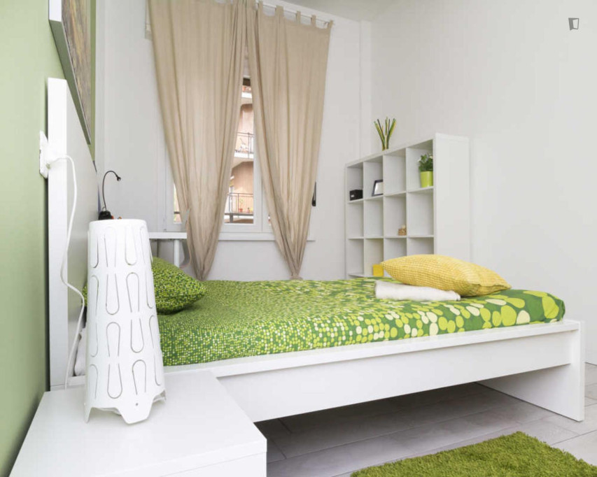 Welcoming double bedroom close to Parco Monte Stella - Milan - chambre - ImmoJeune
